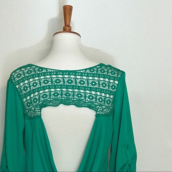 Cascading open back crochet trim blouse - Picture 5 of 6